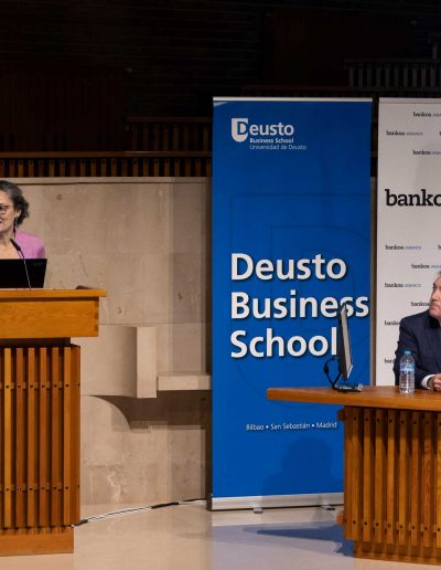 Becas Deusto Abanca Juan Jose Etxeberria Monteberria Experto en Economia Banca Etica